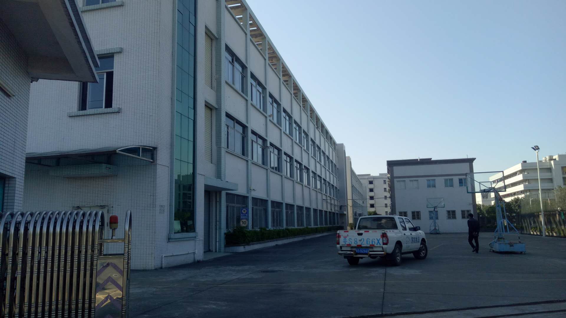 東莞橫瀝新出國有證獨院花園式廠房5000平方出售