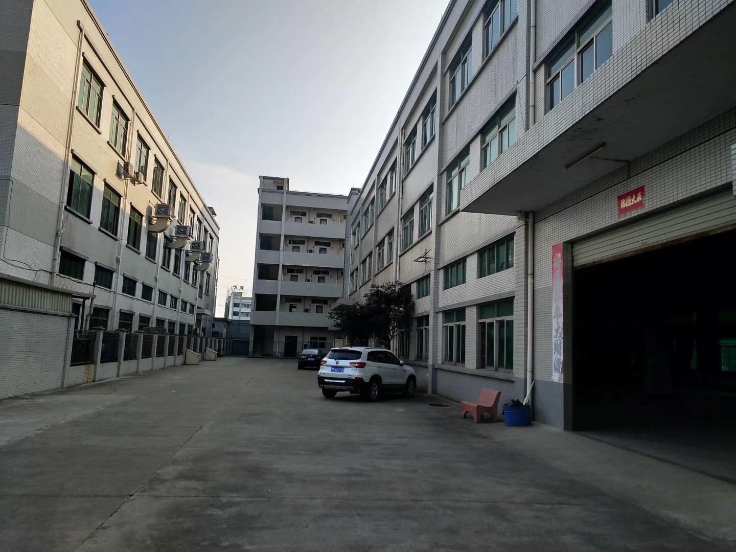 東莞石排原房東獨院標(biāo)準(zhǔn)廠房一樓2100平方出租