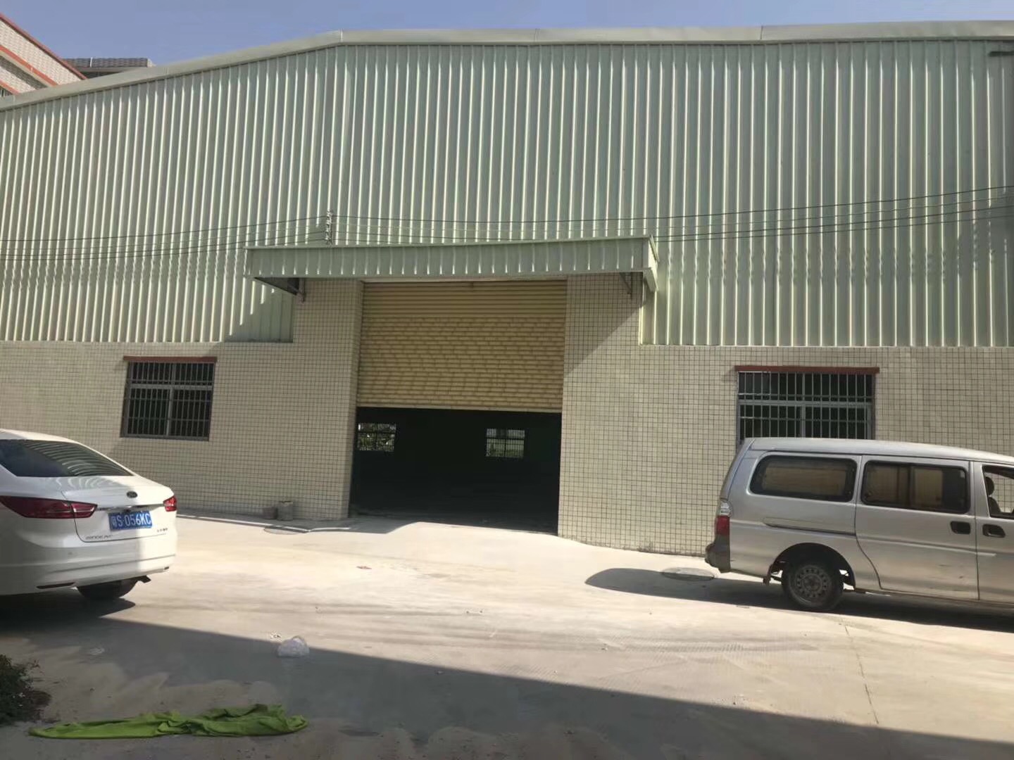 東莞橫瀝全新單一層鋼結(jié)構(gòu)廠房880平方廠房出租帶隔熱層